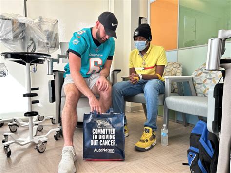 Miami football teams partner with AutoNation to deliver ‘Totes for Hope’ at Sylvester Cancer Center